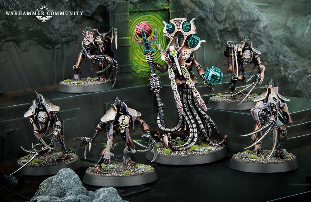 Promotional image of a chronomancer - a robot skeleton with long tentacles, wielding a staff and several ornate cubes, surrounded by flayed ones, robot skeletons with long claws draped in human flesh